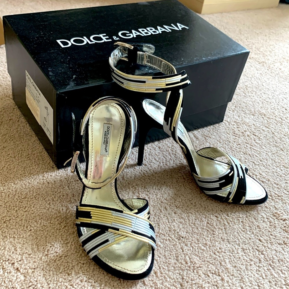 Dolce & Gabbana sandal. Size 37.5 black, silver and gold.